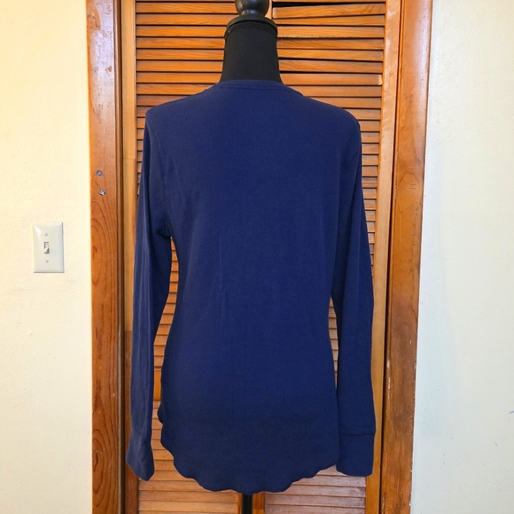 EUC Old Navy Women's Snowflake Graphic Thermal Tee Size XL - Picture 4 of 4